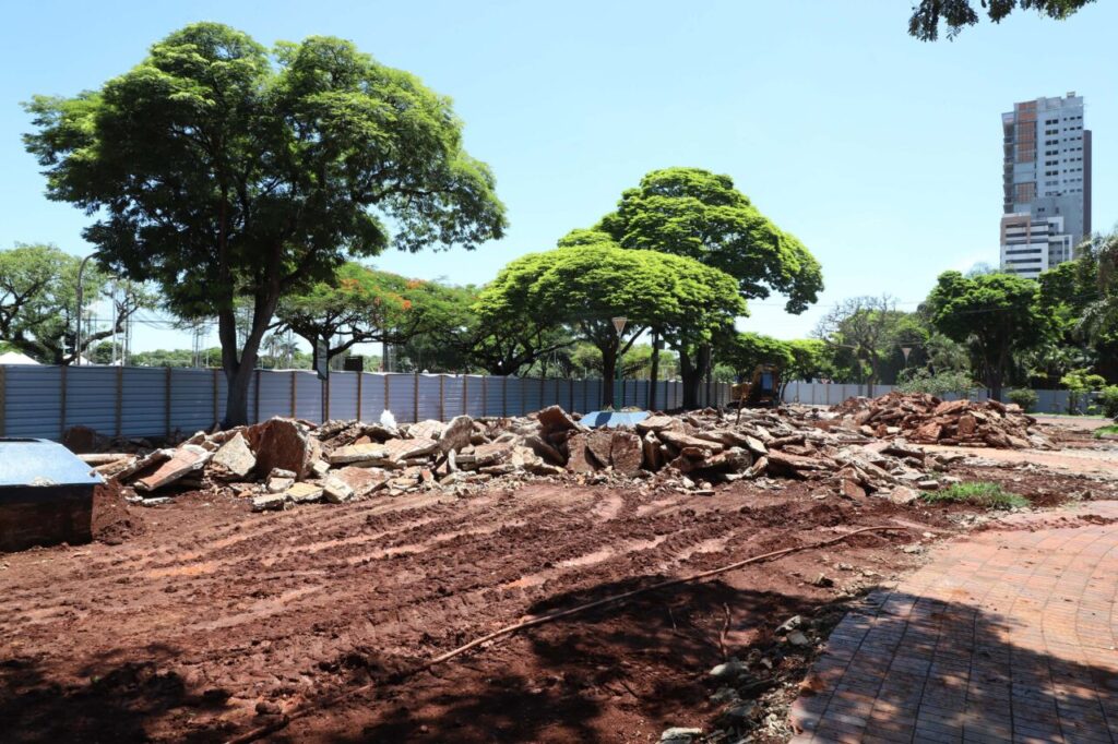 obras_de_revitalizacao_do_eixo_monumental_de_maringa-30-11-23_23