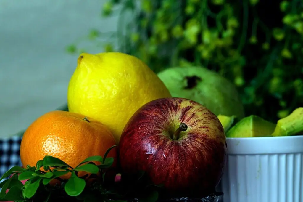 Essa superfruta é rica em antioxidantes, vitaminas e fibras, que contribuem para diversos benefícios à saúde.