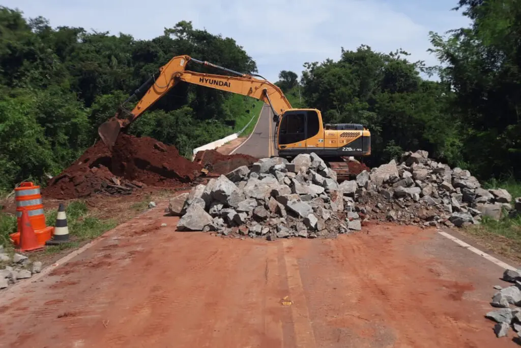 pr-218_ponte_ribeirao_paixao_entre_paranavai_e_amapora_obra_emergencial_05