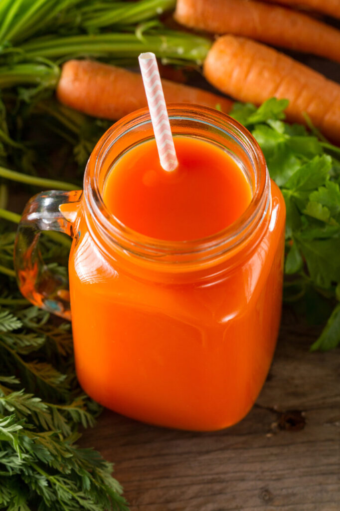 fresh-carrot-smoothie-with-parsley