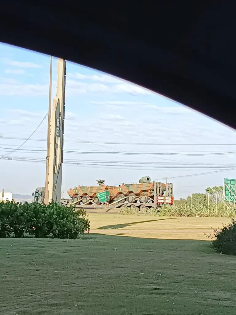 tanques de guerra chamam a atenção