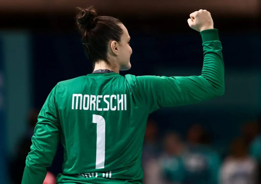 Gabi Moreschi foi destaque na vitória do Brasil no handebol feminino. FOTO: Gaspar Nóbrega/COB