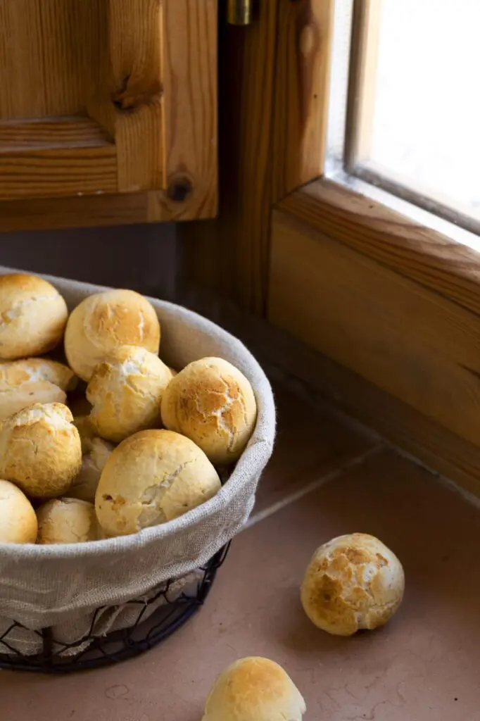 delicious-cheese-bread-baked-arrangement