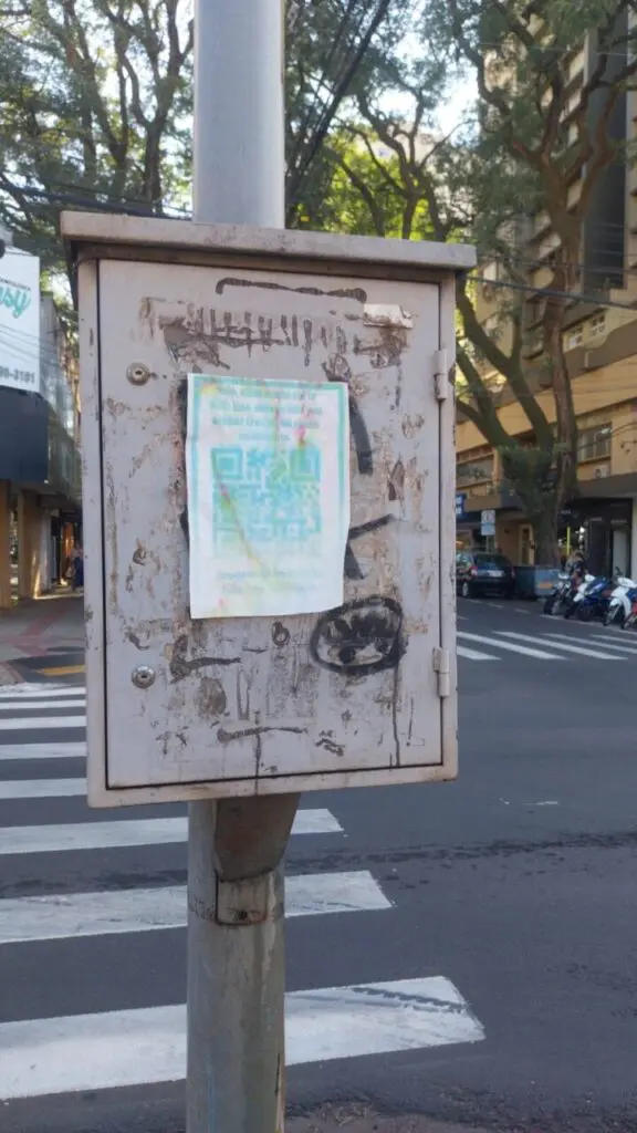 cartaz denuncia traição