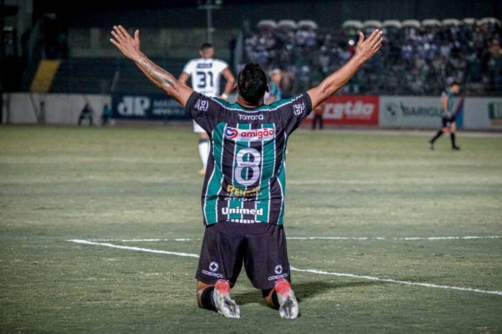 jogador do Maringá FC