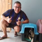 O vigilante Samuel Alves Moreira adotou o cachorro que passou meses no H.U esperando a volta do dono. / Foto: arquivo pessoal