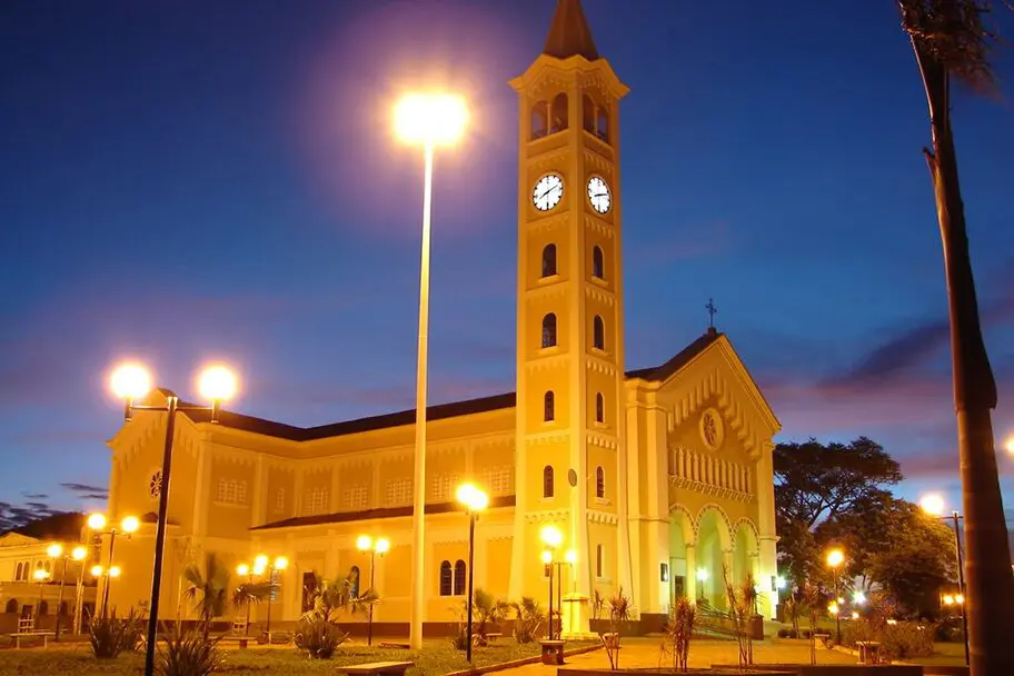 A Prefeitura de Jandaia do Sul, divulgou o concurso público com 19 vagas mais formação de CR. As inscrições se iniciam dia 1º de outubro.