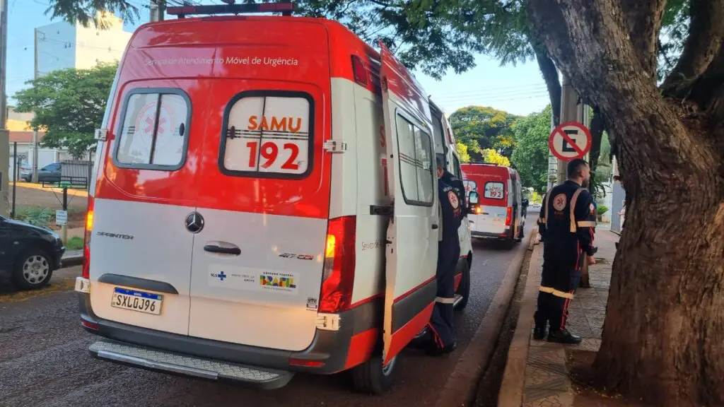 Incêndio na Zona 8 mobilizou equipes dos Bombeeiros e Samu./ Foto: Brenda Caramaschi