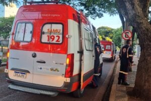 Incêndio na Zona 8 mobilizou equipes dos Bombeeiros e Samu./ Foto: Brenda Caramaschi