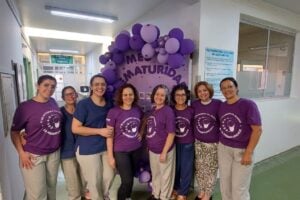 Equipe do H.U de Maringá, referência em cuidados aos prematuros, celebra o Novembro Roxo. / Foto: arquivo pessoal