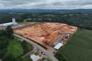 O governador Carlos Massa Ratinho Junior participou do lançamento das obras da nova fábrica em pequena cidade do Paraná de 14 mil habitantes