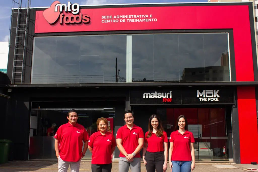 Atual_Claudio, Emiko e Raphael Koyama, com Maria Clara Rocha e Maria Fernanda Canizares