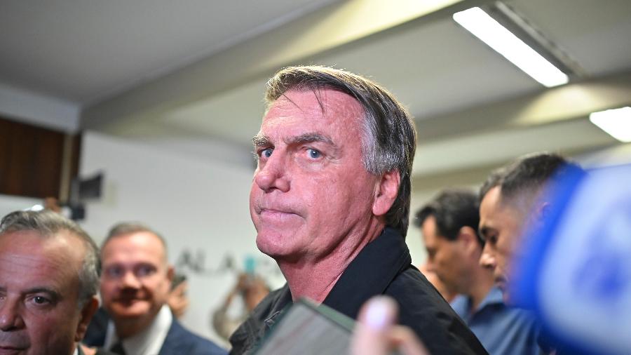 ex-presidente-jair-bolsonaro-fala-com-a-imprensa-reproducao-portal-uol