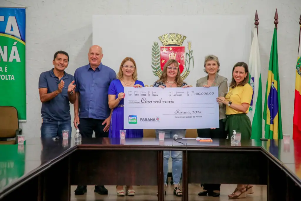 Na manhã desta segunda-feira, 10, a moradoa de Maringá Lilianny Ripke recebeu prêmio de R$ 100 mil do programa Nota Paraná.