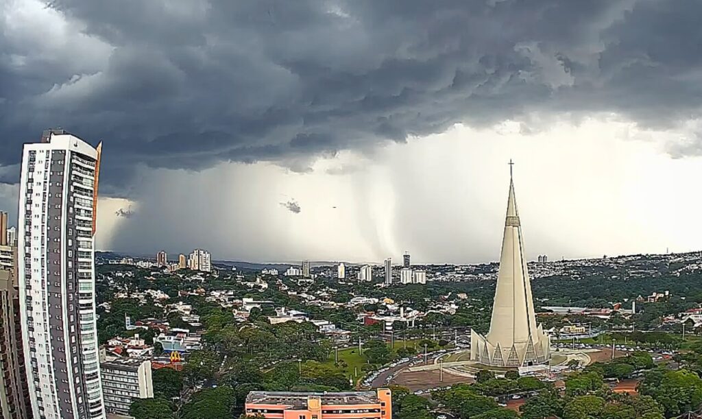 1679948032-01 chuva-intensa-maringa-parana-tempestade-clima-previsao-tempo-ao-vivo-27-03-23