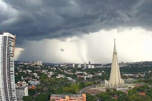 1679948032-01 chuva-intensa-maringa-parana-tempestade-clima-previsao-tempo-ao-vivo-27-03-23