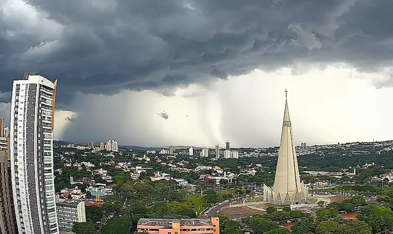 1679948032-01 chuva-intensa-maringa-parana-tempestade-clima-previsao-tempo-ao-vivo-27-03-23