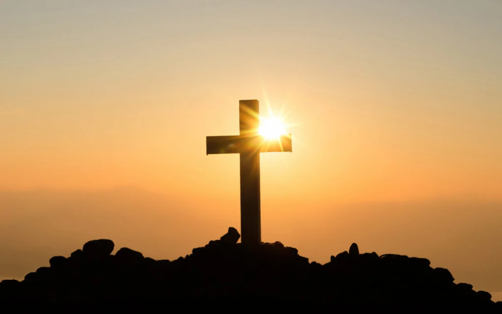 1_conceito_de_ressurreicao_crucificacao_de_jesus_cristo_cruz_ao_por_do_sol_scaled-35809868