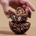 Com o cacau quase 200% mais caro, a matéria prima dos ovos de páscoa e bombons chega aos supermercados e confeitarias com um valor maior