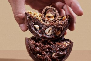 Com o cacau quase 200% mais caro, a matéria prima dos ovos de páscoa e bombons chega aos supermercados e confeitarias com um valor maior