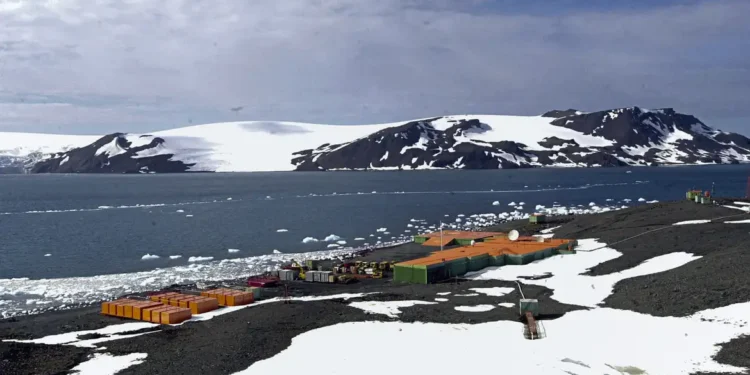 estacao_antartica_comandante_ferraz_-750×375