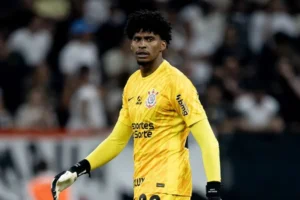 hugo-souza-caiu-nas-gracas-da-torcida-do-corinthians-em-2024-143859_800x450
