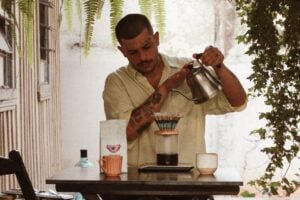 Um barista nascido em Maringá tem colaborado com a expansão do mercado por meio de um festival que celebra a bebida: o Brasil Coffee Week.