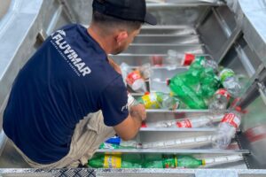 Empresa da região recicla toneladas de PET em barcos