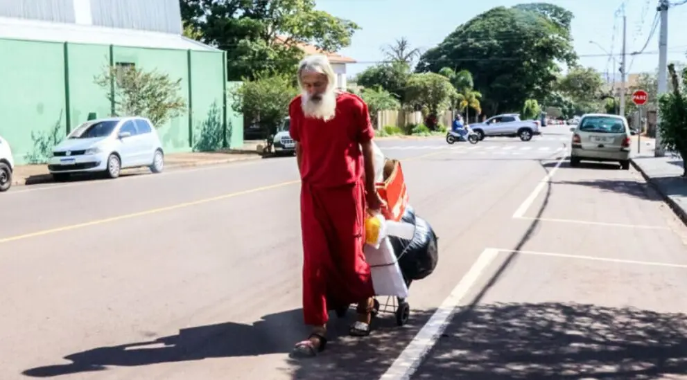 Homem da túnica vermelha