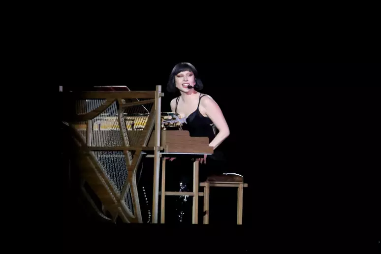 ledygaga-535_copy_2245x1496-sok4pm9f27g3