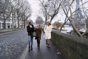 mulheres-viajando-em-paris (1)