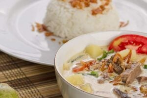 Tradição e inovação se unem no preparo de sopas para o inverno. / Foto: Taste Atlas