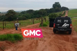 Após prisão do marido por tráfico, mulher assume atividade criminosa e acaba presa também Uma mulher, de 25 anos, foi presa por tráfico de drogas em uma operação da Divisão Estadual de Narcóticos