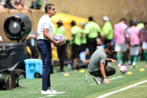 Botafogo-demite-Renato-Paiva-apos-eliminacao-no-Mundial-de-Clubes-696×464