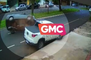 Vídeo árvore cai e atinge caminhonete em movimento no centro de Maringá (5)