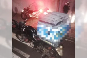 Vídeo árvore cai e atinge caminhonete em movimento no centro de Maringá (6)