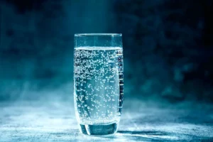 agua-com-gas-hidrata-faz-mal-nutricionista-esclarece