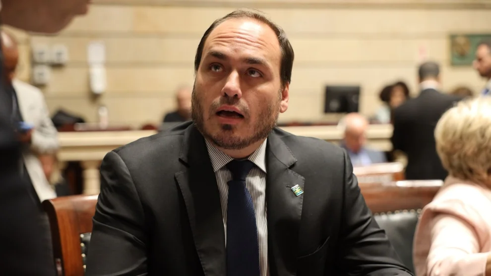 carlos-bolsonaro-990×557.jpg