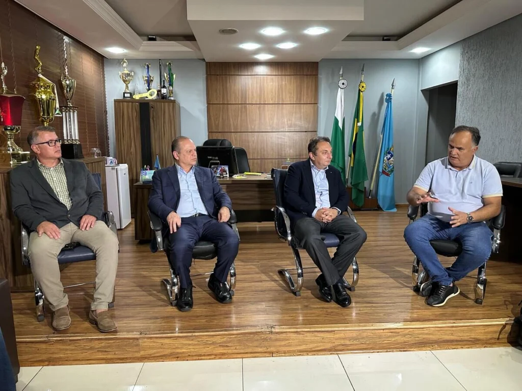 lideranças se reúnem sobre nova fábrica em sarandi