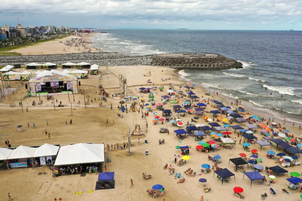 Foram listados os 249 produtos, distribuídos em 15 Regiões Turísticas e em 132 destinos em todo o Paraná.