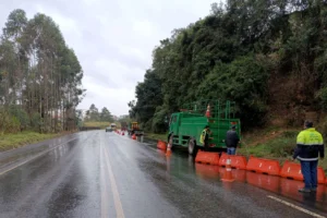 pr-160_km_214_telemaco_borba_talude_instavel_bloqueio_faixa