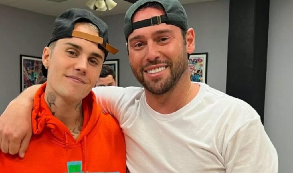 1-ARTISTA-3-11-1074×636