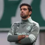 2044849111-abel-ferreira-tecnico-do-palmeiras-na-beira-do-campo