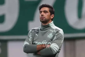 2044849111-abel-ferreira-tecnico-do-palmeiras-na-beira-do-campo
