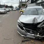 Carro-invadiu-calcada-e-atropelou-pedestres-na-Rua-01001277-0-202507021450-ScaleDownProportional