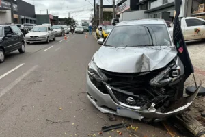 Carro-invadiu-calcada-e-atropelou-pedestres-na-Rua-01001277-0-202507021450-ScaleDownProportional