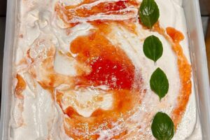 Sorvete de Pizza? Criação inusitada chama atenção em sorveteria maringaense