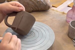 Cerâmica artesanal ganha força em Maringá