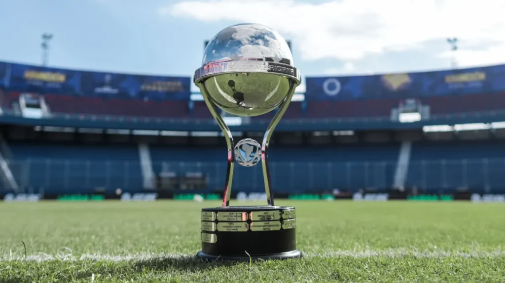 trofeu-final-sul-americana-racing-cruzeiro-e1748390202286