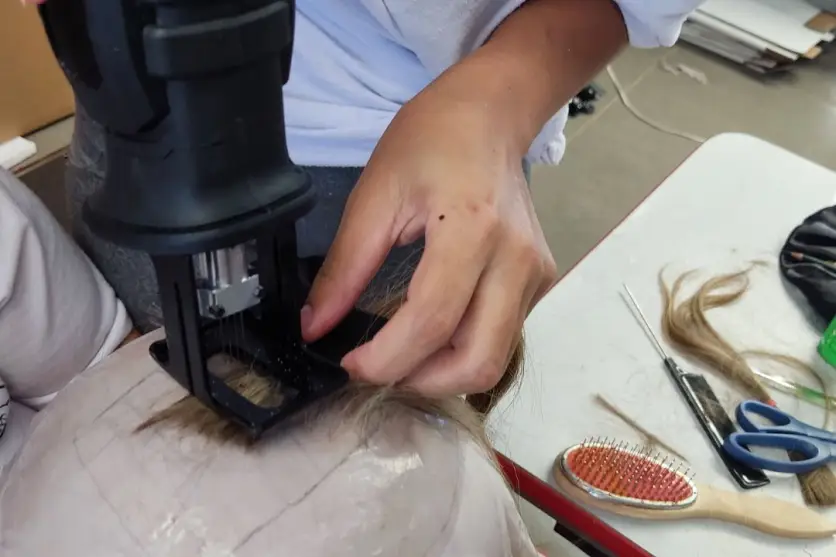 Detentas-de-Goioere-fazem-perucas-para-pacientes-com-cancer-4